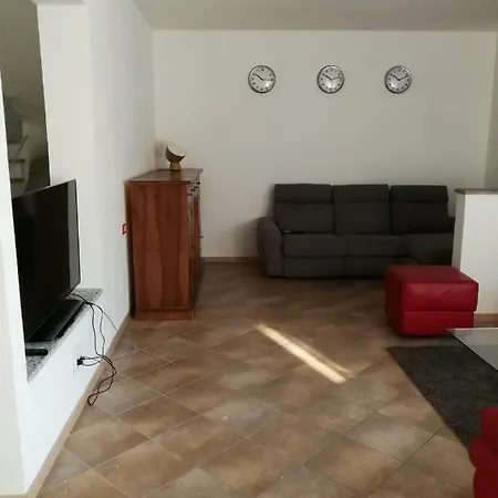 Annamaria Villa *